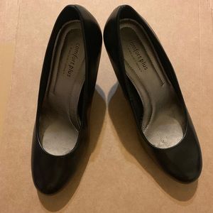 Women’s black pump size 7 1/2